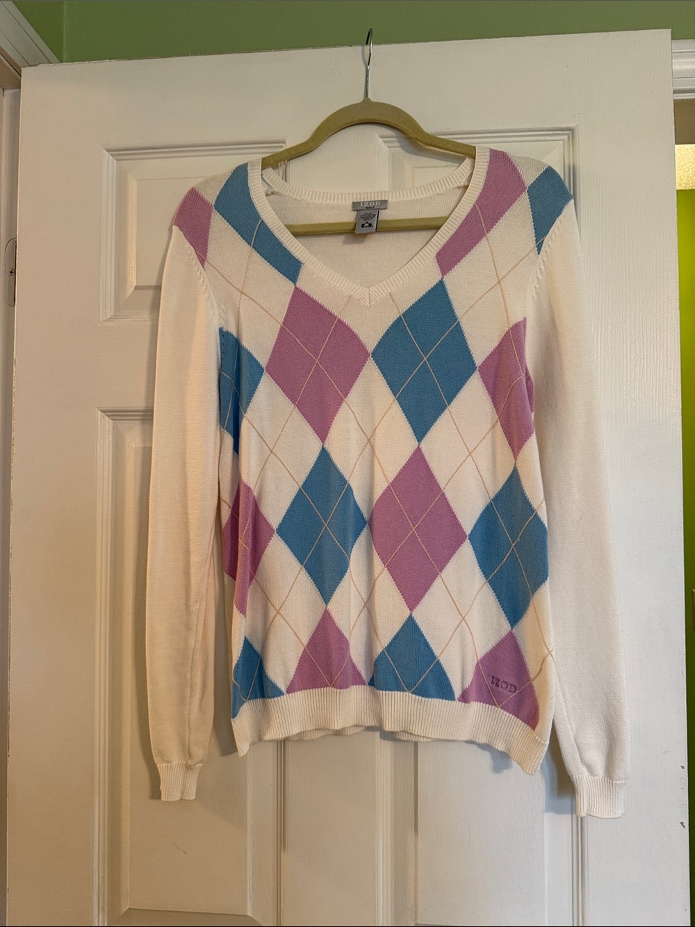 Izod White V-Neck Argyle Sweater with Blue & Purple Diamonds